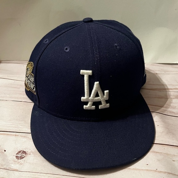 LA Dodgers New Era 2020 World Series CHAMPIONS Sidepatch Cap Adjustable - Picture 2 of 7